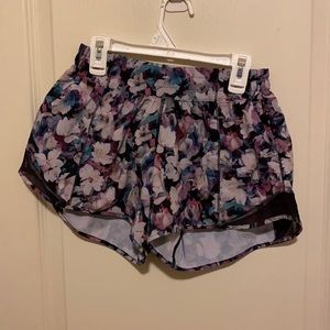 Lululemon Hotty Hot Shorts 4”